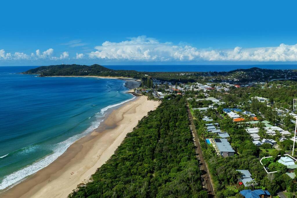 Fuller Holidays - Maluco - Beach House Belongil, Byron Bay