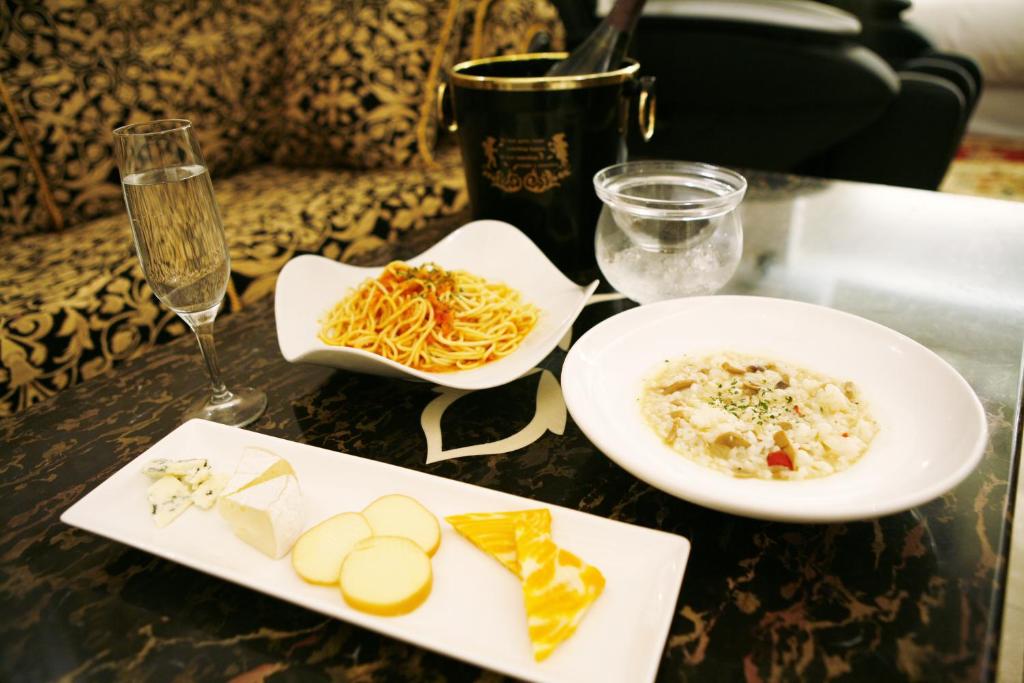 Food and beverages, Meguro Emperor (Adult Only) in Tokyo