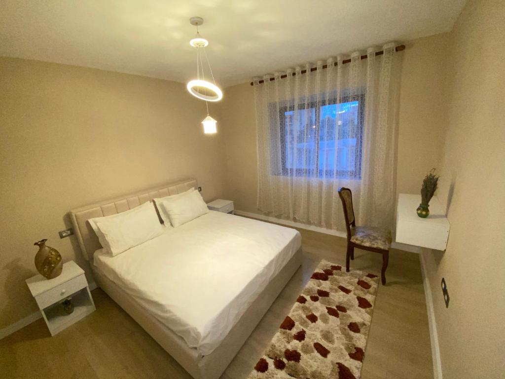 moon apart Shkoder, Shkodër