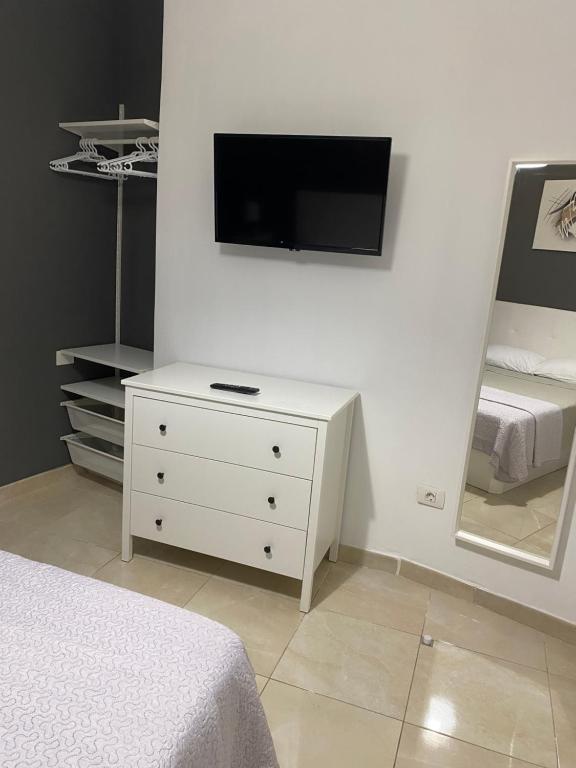 DELUXE ROOM IN APARTMENT SHARED in Los Cristianos Playa HabitaciónSTANZA air-conditioned - 2