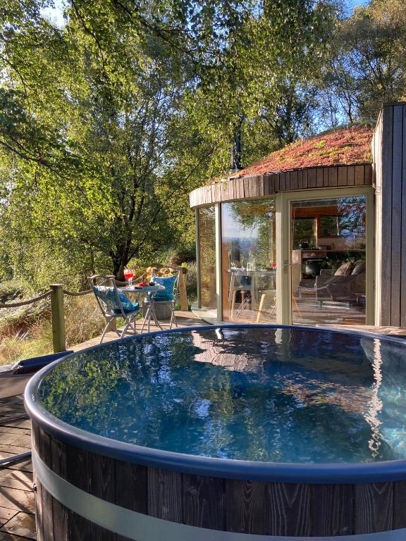 Craigmaddie Muir Roundhouse with Hot Tub Romantic, Luxury, Rural Stay for 2 Near Milngavie, Glasgow