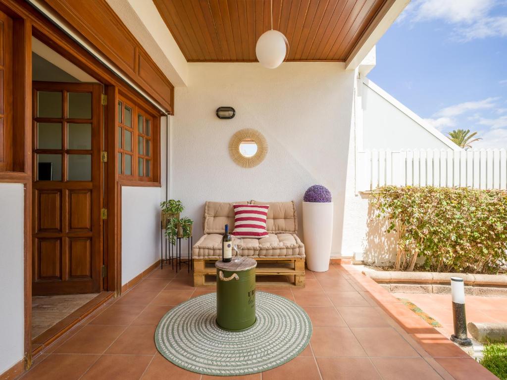 Banana House in Top Location by CanaryScape - 4