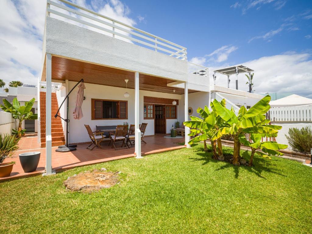 Banana House in Top Location by CanaryScape - 1