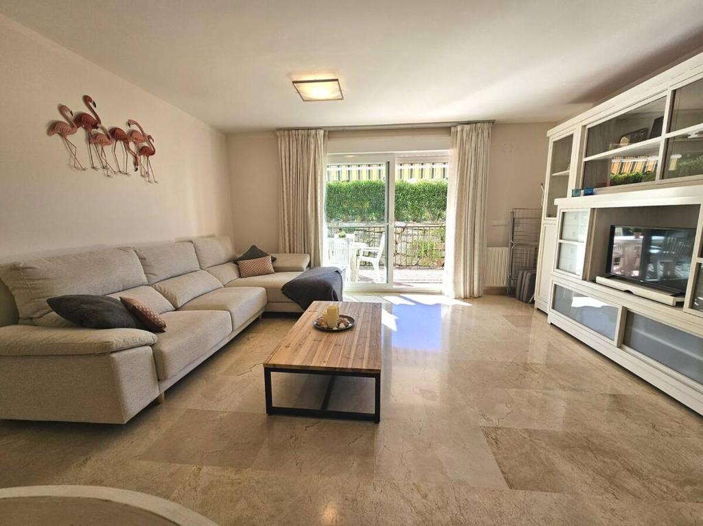 Pass the Keys Nice and Bright Apartment, Marbella