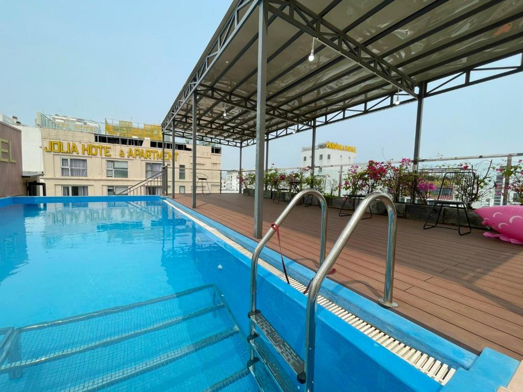 Hummer Hotel &#038; Apartment Da Nang Beach