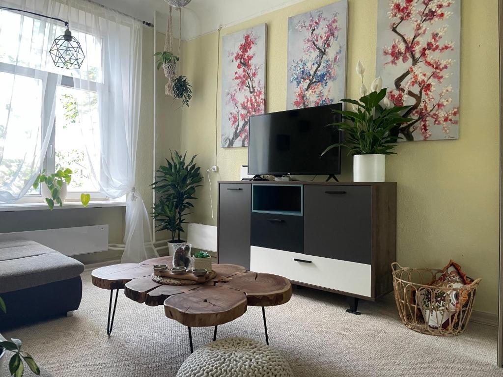 Sunny 1 Br Apt in Center Next to Park, Riga