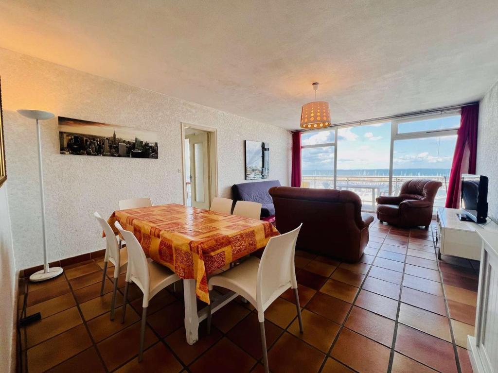 Quiberon: Appartement 3 pièces, 6 pers, balcon vue sur le port, animaux acceptés - FR-1-478-16 - 2