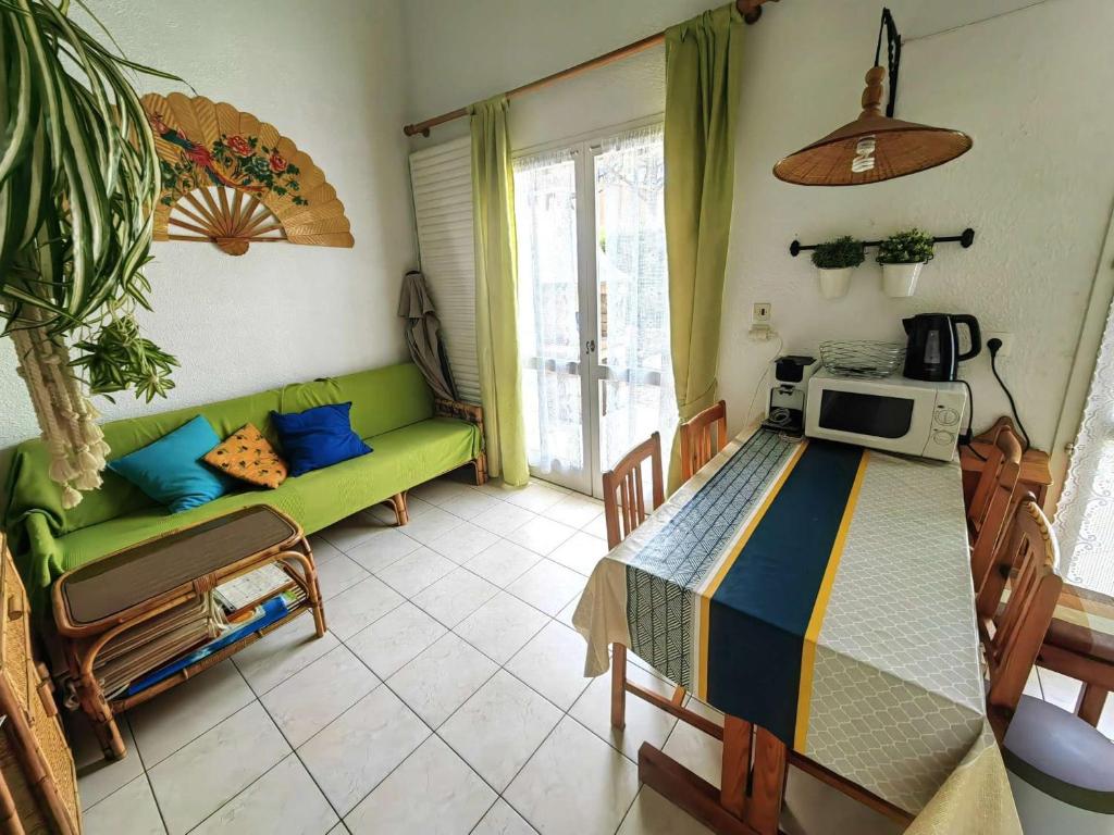 Villa mitoyenne calme avec piscine et parking, proche plage pour 6 personnes - FR-1-607-28 - 1