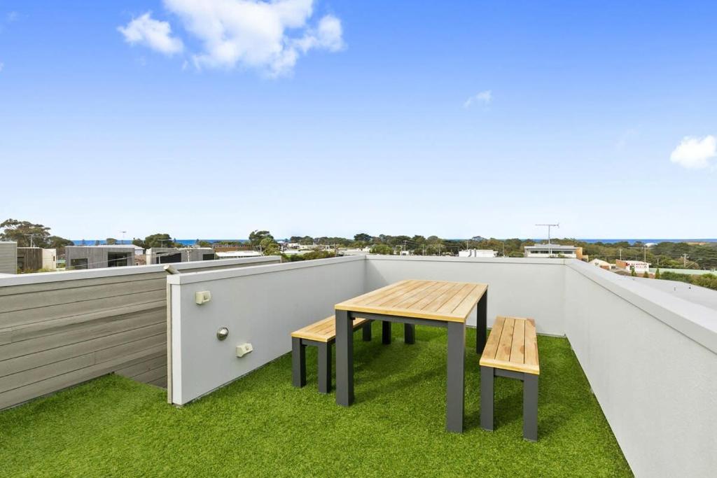 Torquay Point Panoramic Ocean and Golf Course View, Torquay