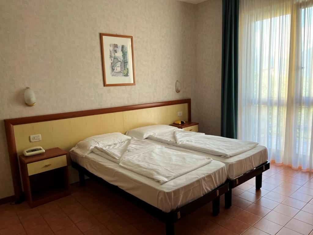 Hotel Florida — Hotel rooms in Limone sul Garda, Lombardy