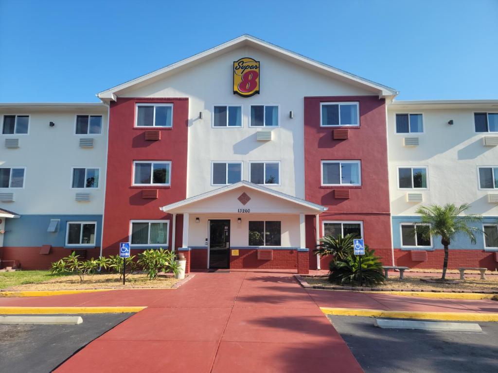 Super8 by Wyndham NEARBY Clearwater St Petersburg International Airport, Clearwater