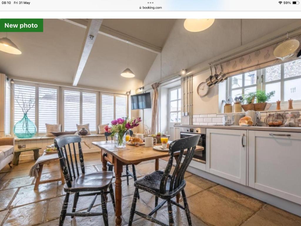 The Old Candle Shop, Walsingham - pet-friendly stay