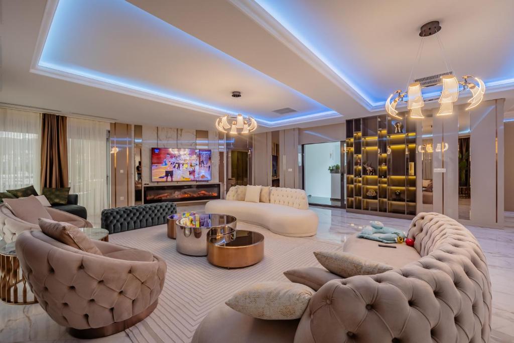 Rafailovići Lux, Budva