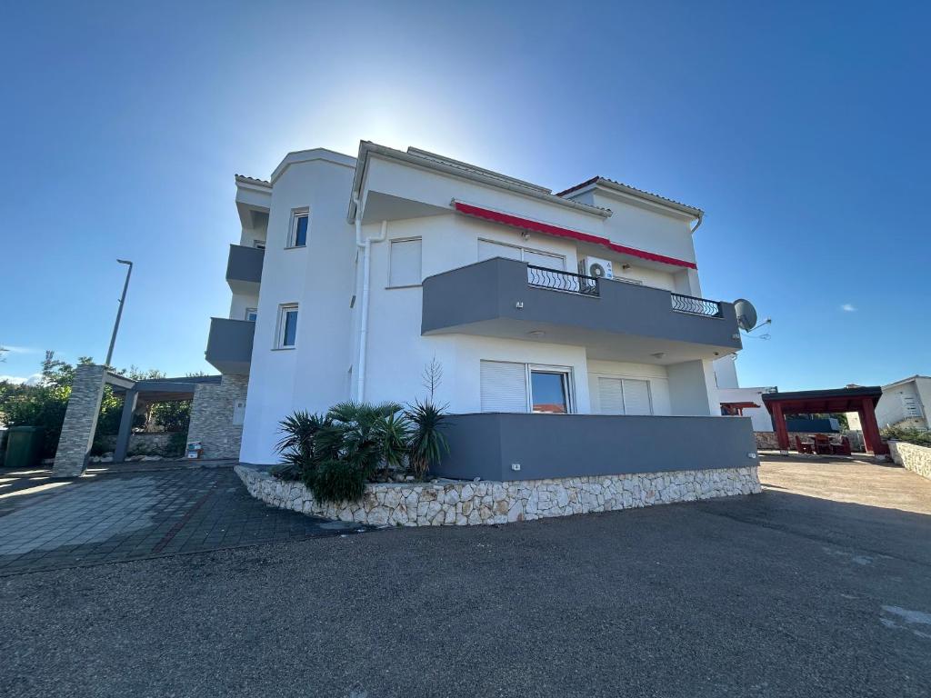 Apartment Karlo, Novalja