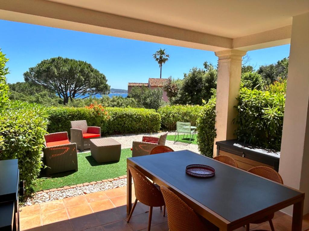 Les Restanques vue mer Bastide rez jardin 3021, Grimaud