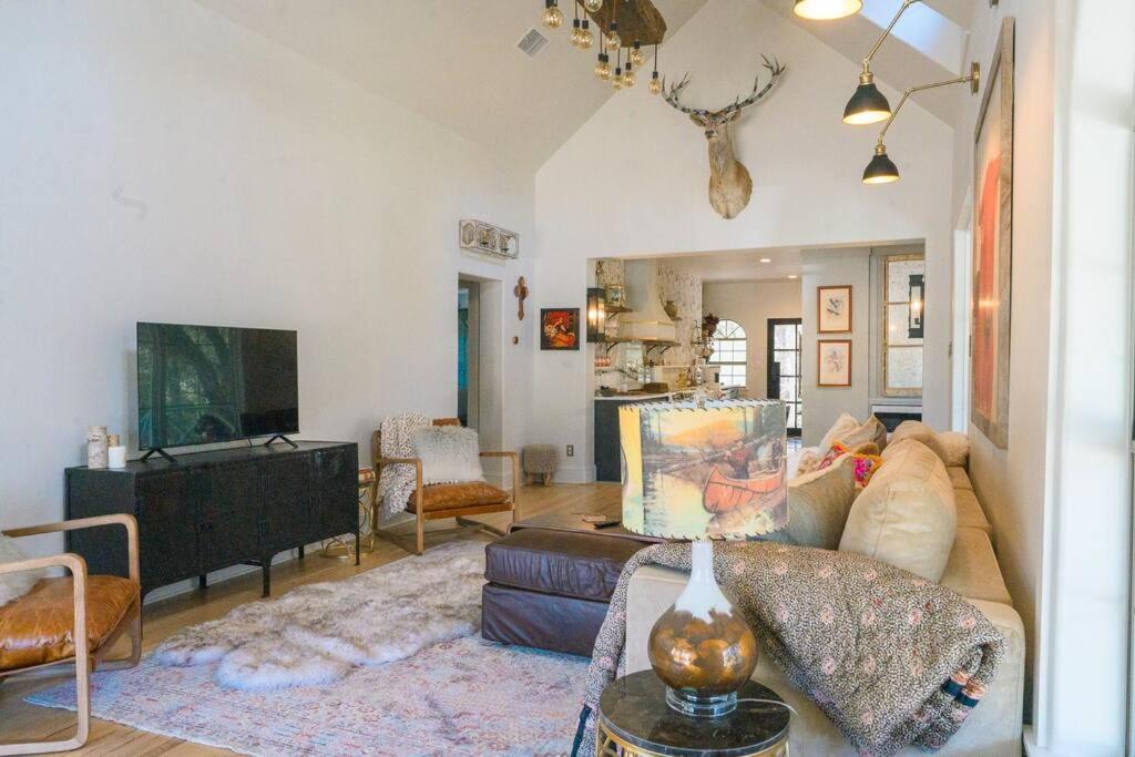 The Dillan House - Round Top Texas, Round Top