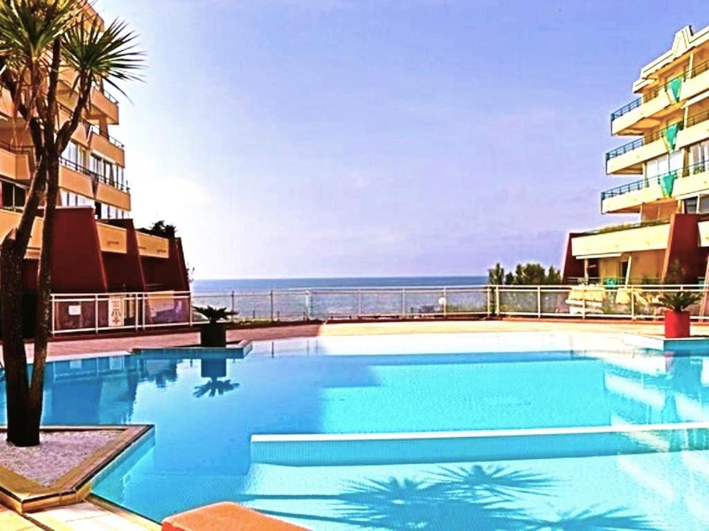 Appartement climatisé avec vue mer et piscine - 1