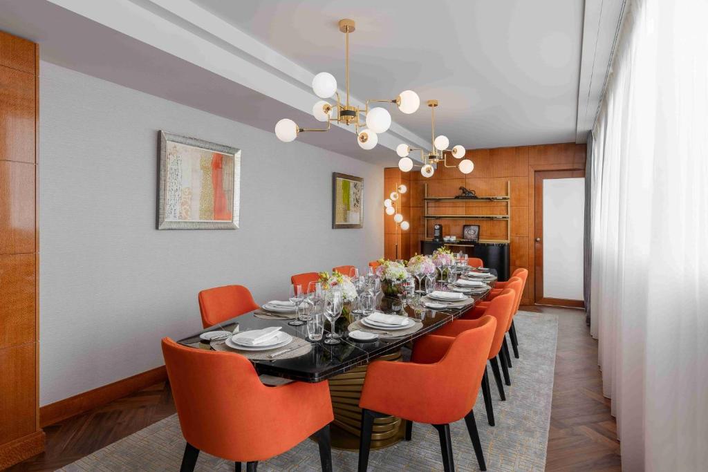 Hotel Dining