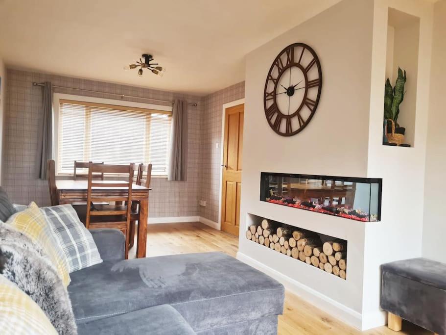 York Street Retreat, modern cosy 2 bed with garden, Dufftown