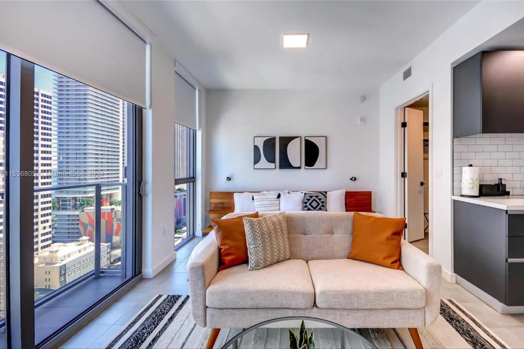 Ocean View Designer Studio, Pool, Miami