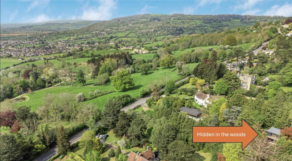 Fantastic Cotswolds Hideaway, Cleeve Hill near Cheltenham - pet-friendly stay
