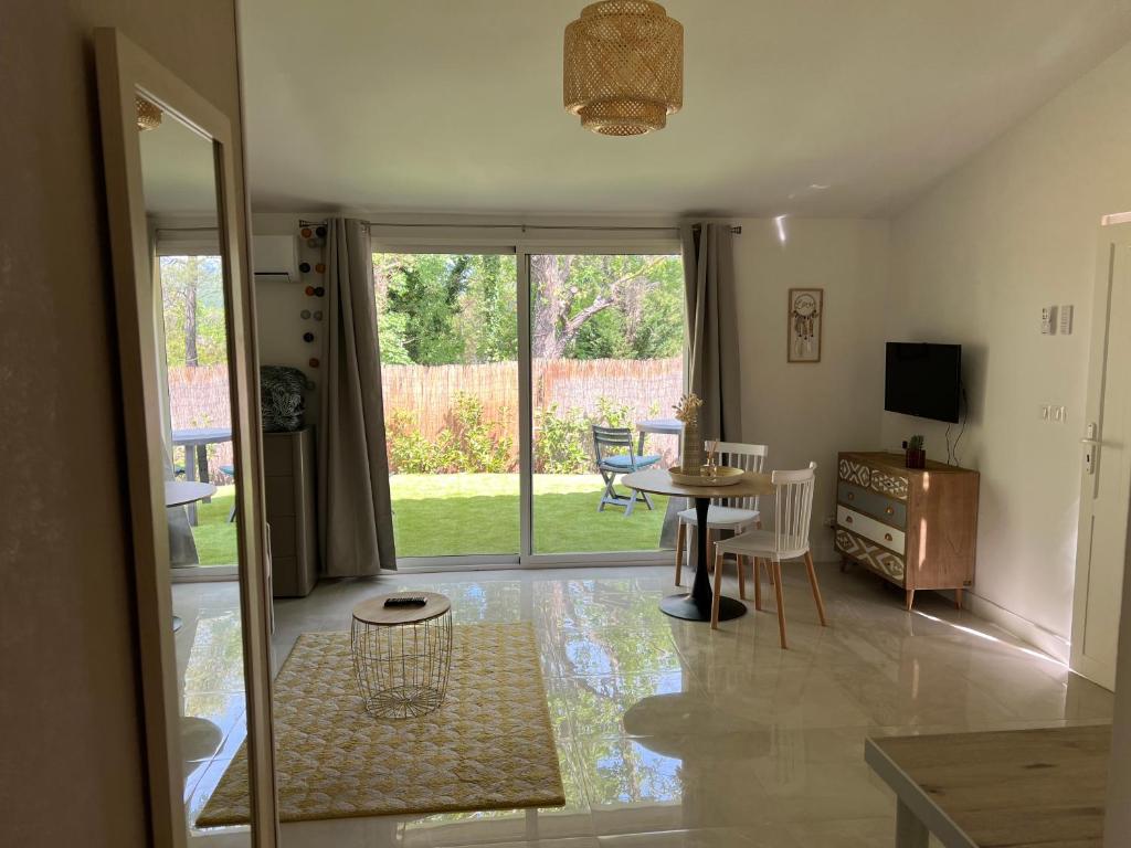 Studio vue montagne avec jardin et parking privé - 1