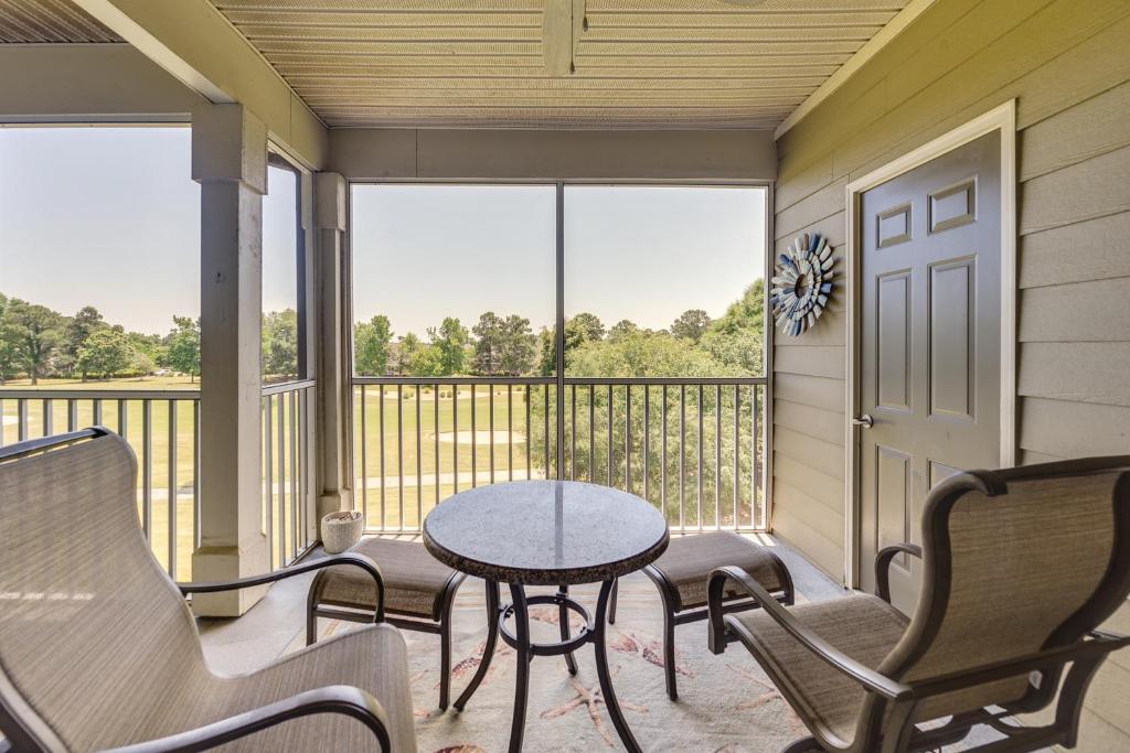 Pool Access and 11 Mi to Beach Calabash Condo!, Calabash