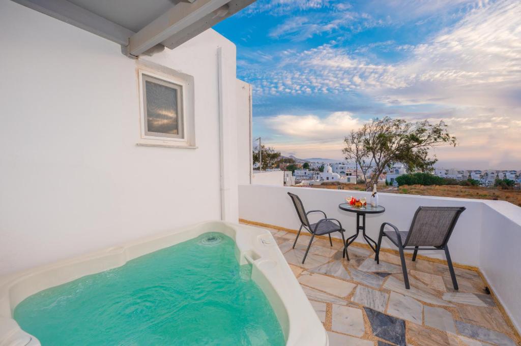 Aina Suites, Karterados