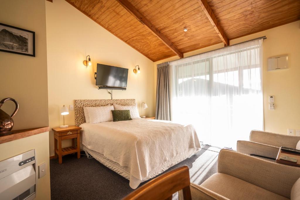Goldfield Suites