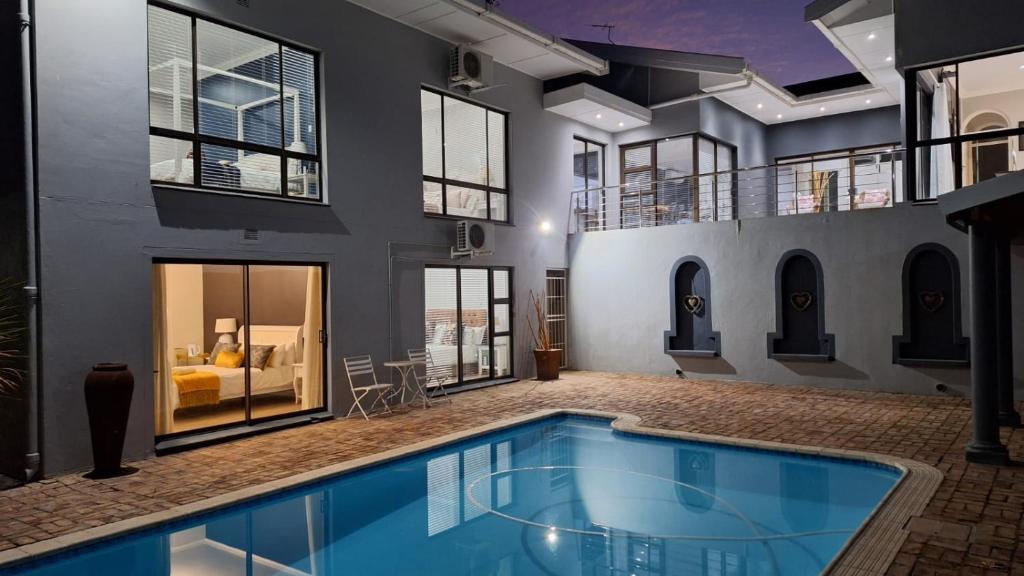 Enchanted Guests, Oudtshoorn