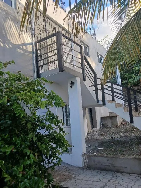 Hill View Rooms，位于圣玛丽的酒店