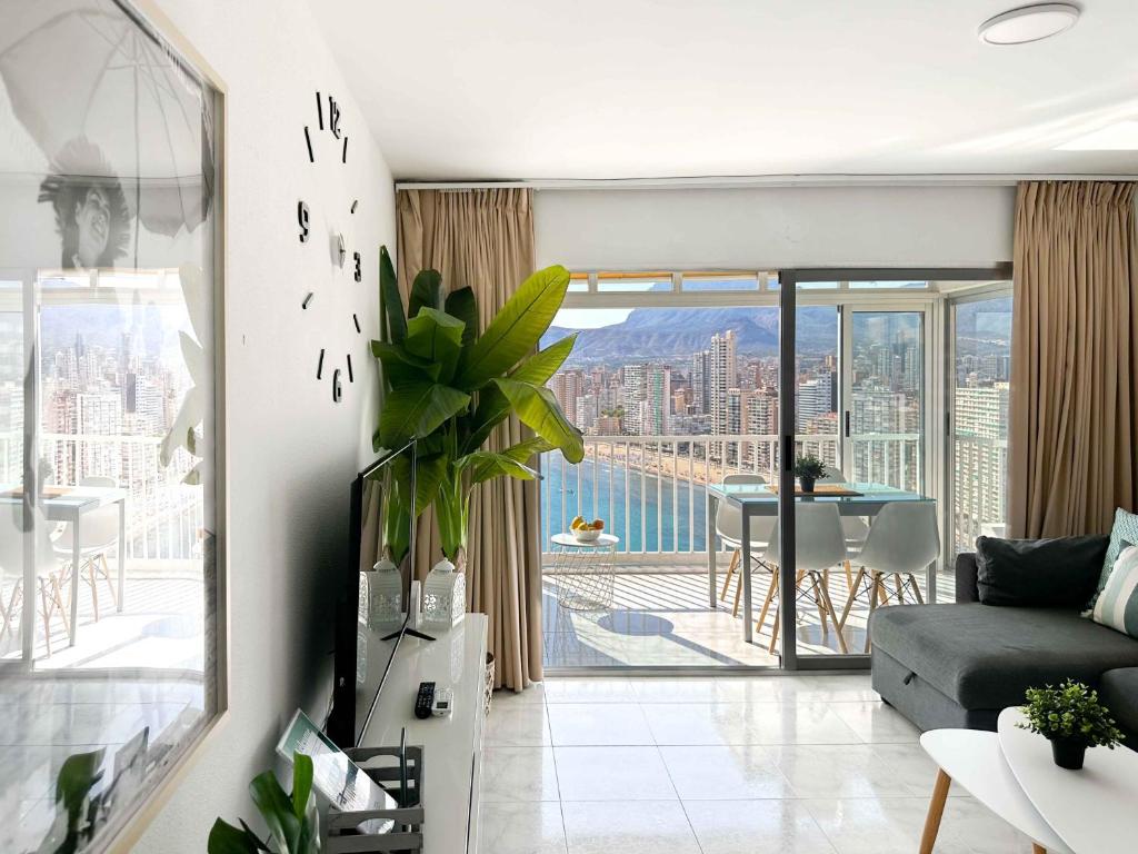 BALCON AL MEDITERRANEO Y SKYLINE DE BENIDORM 전경