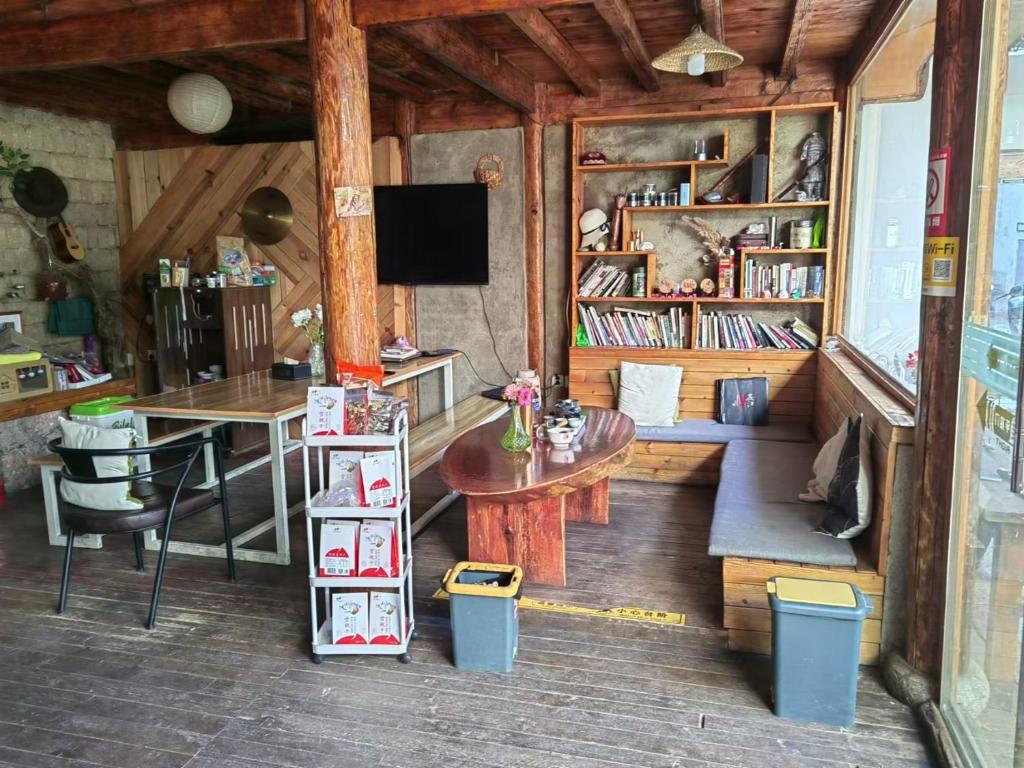 Shared lounge/TV area