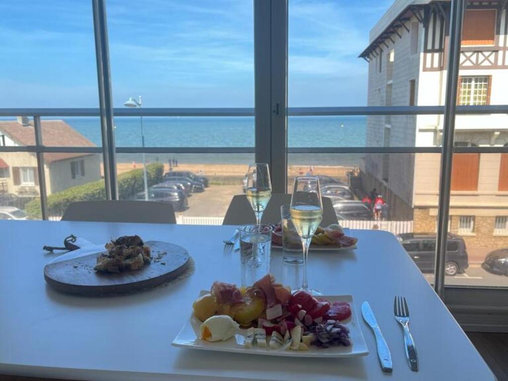 Appartement refait à neuf, proche commerces, parking privé - FR-1-712-82, Villers-sur-Mer