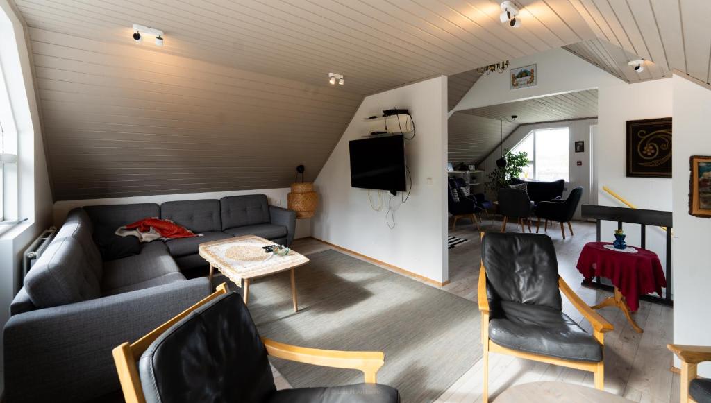 Shared lounge/TV area