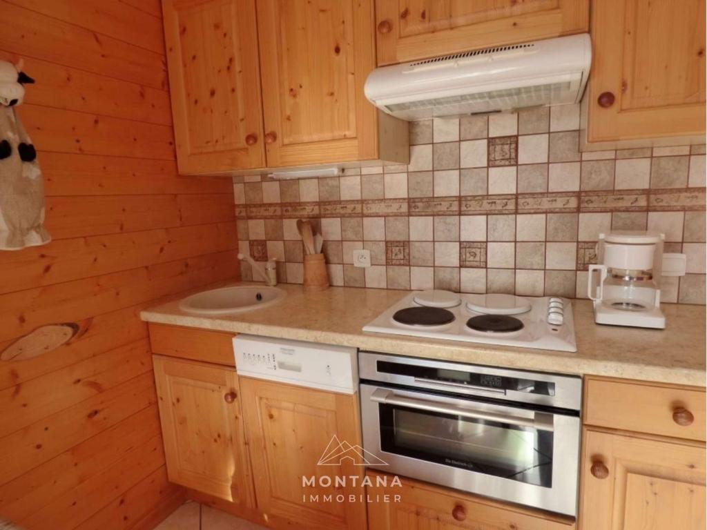 Studio rénové avec cabine - 26m² - 5 pers - Balcon exposé sud - Près skibus et remontées mécaniques - FR-1-458-125 - 5