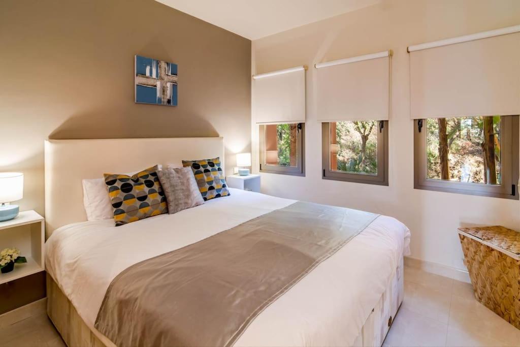 Spacious 3BR Apartment in New Golden Mile, Ideal for Families & Long Stays - 5