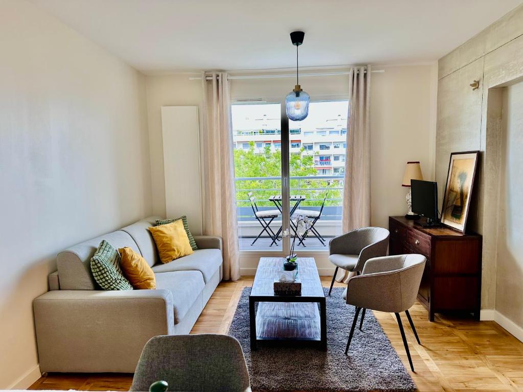 T3 balcon parking clim 3mn pied metro 8 et T3, Paris