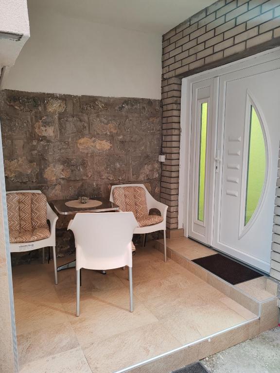 Stan na dan Ema 1, Valjevo