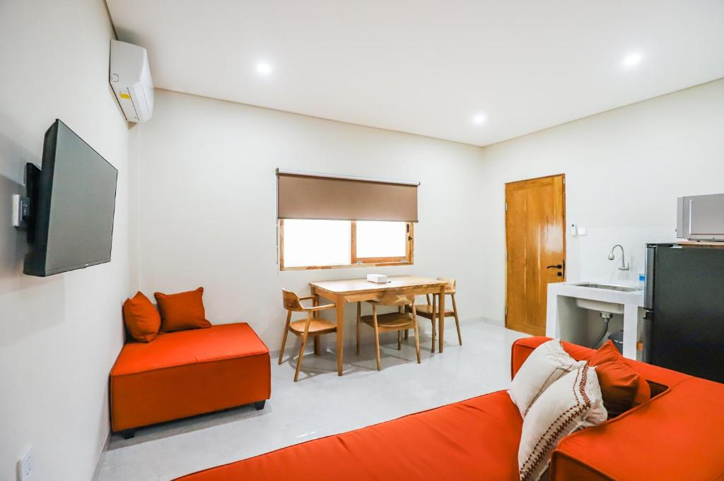 Red Studio E - Euro Standard in Canggu Best Area, Canggu