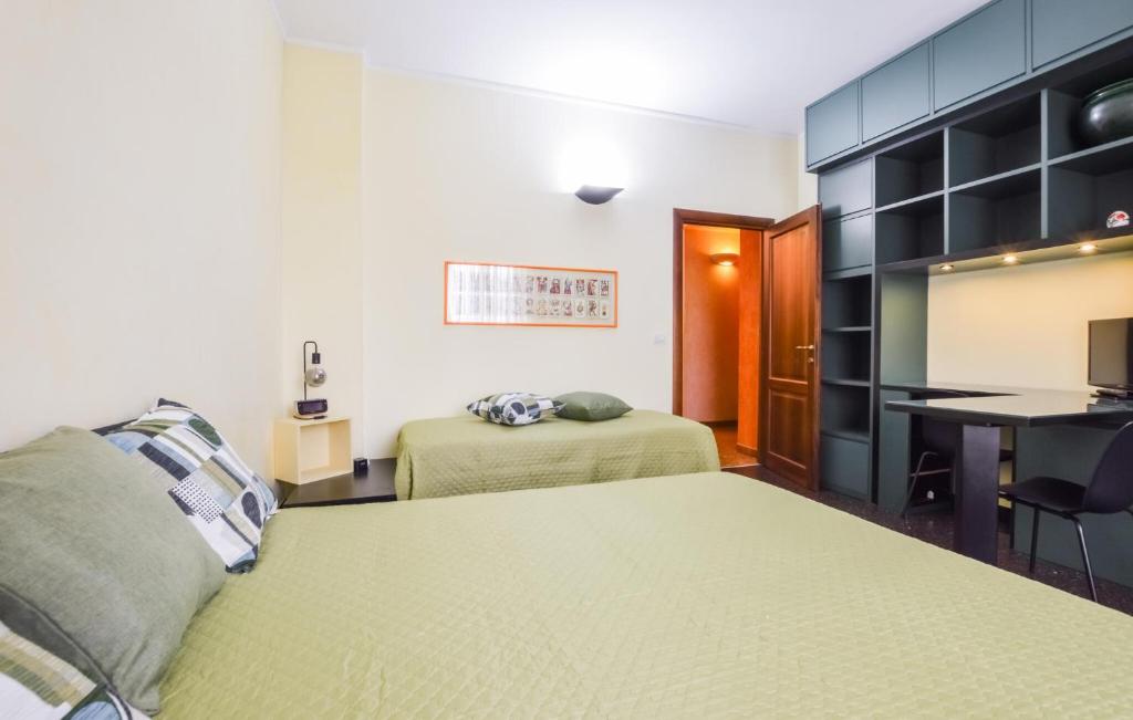 4 Bedroom Cozy Apartment In Genova - 4