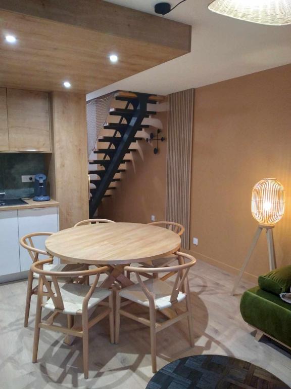 Duplex lumineux - 40m2 - 2 chambres - Balcon terrasse - Parking - Entierement renové en Mai 2024 - 3