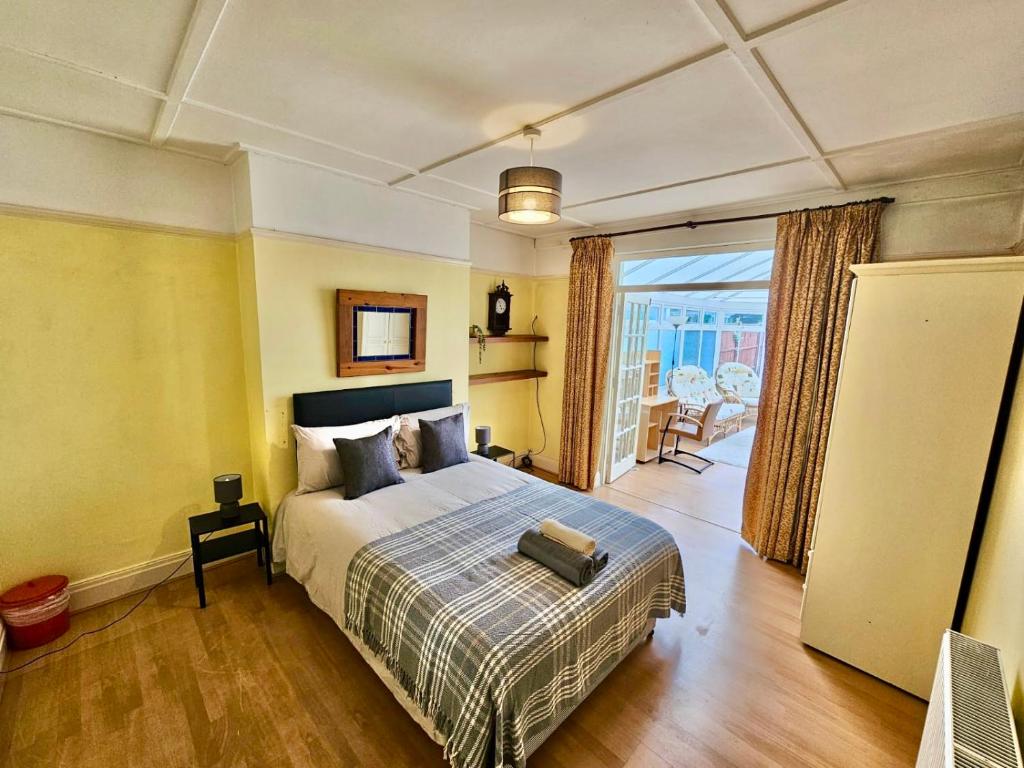 Double Room with private Conservatory, Bristol
