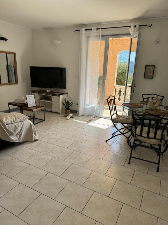 VILLA NATHEO Bas de villa - Studio 37m2 avec Coin nuit - 4