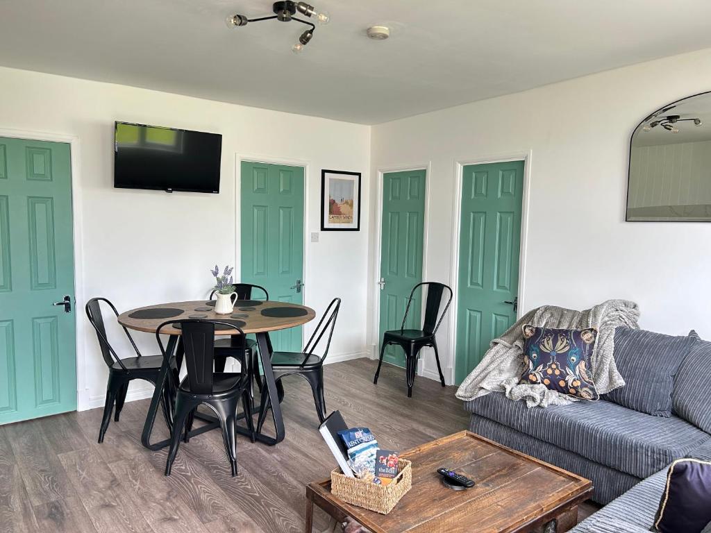 Sheep View Chalet - K95, Camber