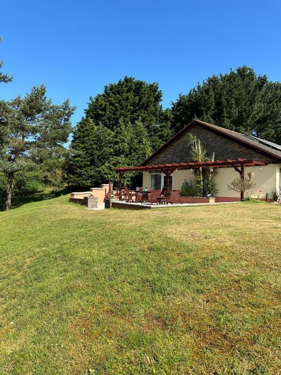 Sheko Annex, Cardigan