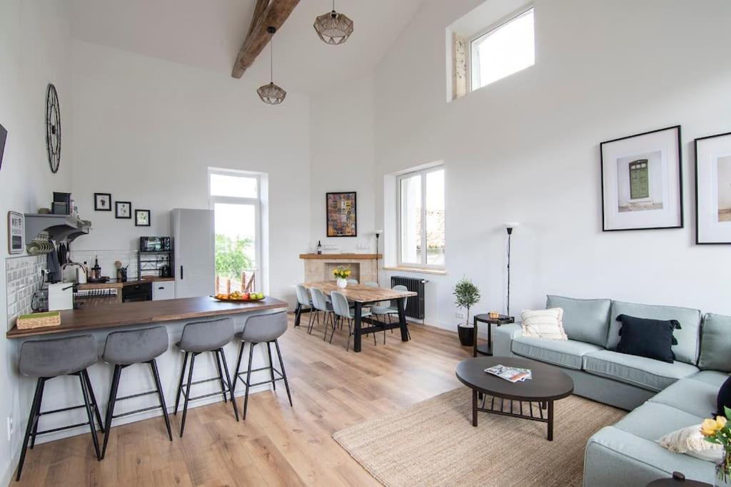 Treize Maison A - 3 bed house in centre of Saint Severin, Saint-Séverin