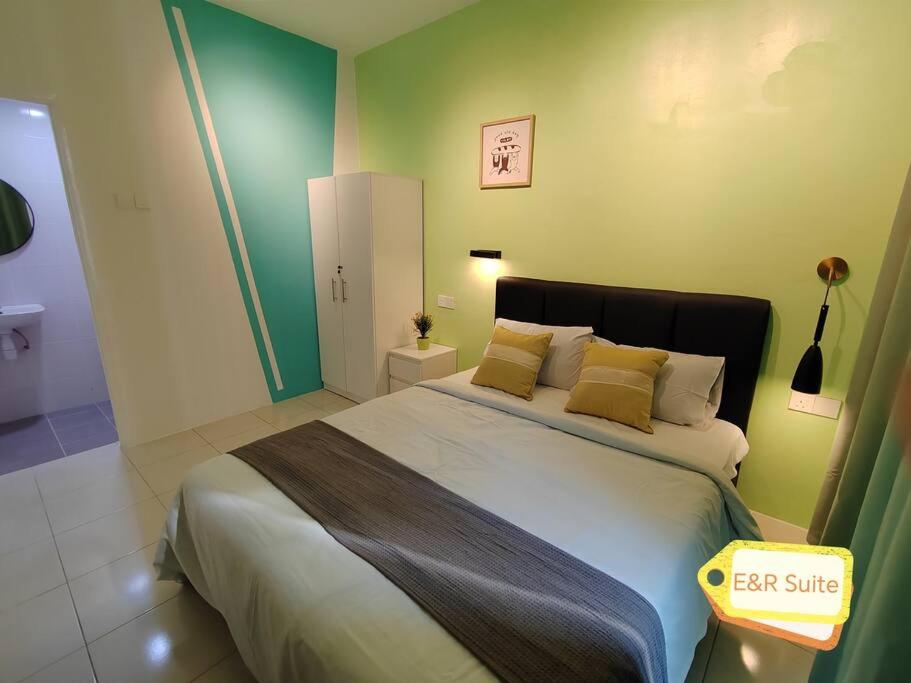 Anderson, Ipoh at E&R Suite, Kampong Simee