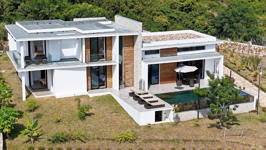 PASSOT HILLS, Nosy Be