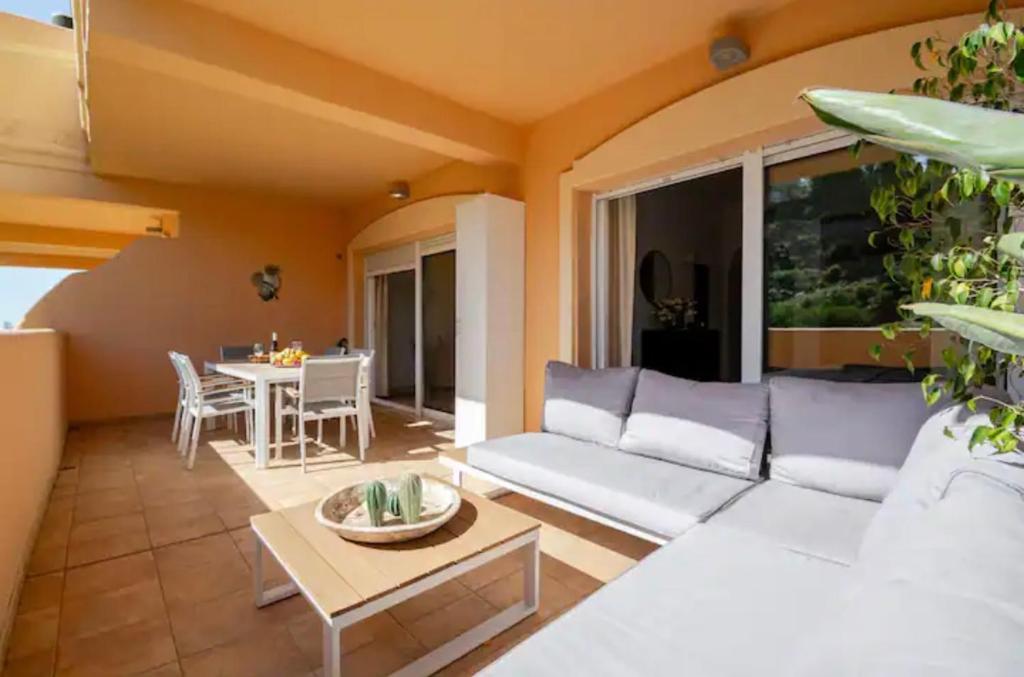 Luxury 2 bedroom apartment, close to the sea and the golf course, Aloha Hills Club Property - 4